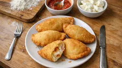 Calzoni fritti fatti in casa: il metodo semplice per averli dorati e filanti