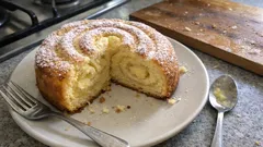 Torta Nua girella al limone: soffice, profumata e facile da preparare