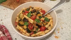 Caserecce con ciambotta di verdure: il primo estivo semplice che profuma di Sud