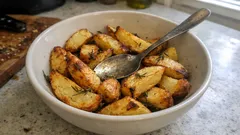 Patate arrosto in friggitrice ad aria: croccanti fuori e morbide dentro