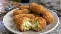 Crocchè di patate fatti in casa: croccanti fuori e filanti al centro