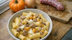 Pasta zucca e salsiccia: cremosa e pronta in poco tempo, senza panna