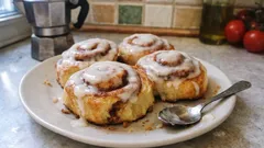 Cinnamon rolls fatti in casa: soffici, profumati e con una glassa semplice