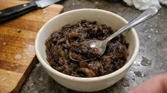 Cipolle caramellate in padella: il modo semplice per farle morbide e saporite